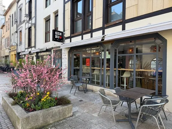 TROYES - EXCELLENT EMPLACEMENT - FONDS DE COMMERCE BUBBLE TE