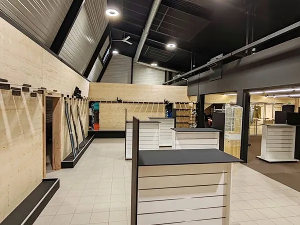 Bail commercial 390m2 Zone commercial N°1