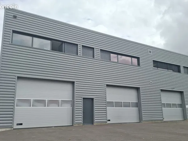 À louer - Local d'activités neuf de 300 m² - Alpespace - Sainte-Hélène-du-Lac (73800) Emplacement st