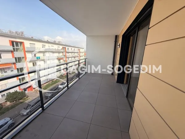 F3 lumineux avec balcon, cave et garage 62,56 m2 à Saint-L
