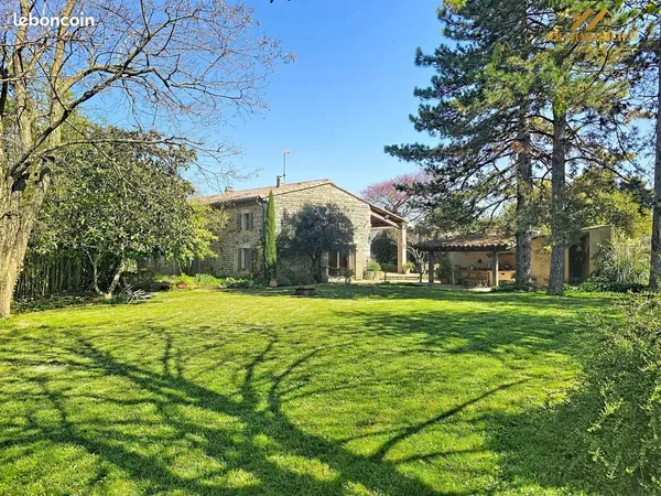 Propriété 8 pièces 215 m²