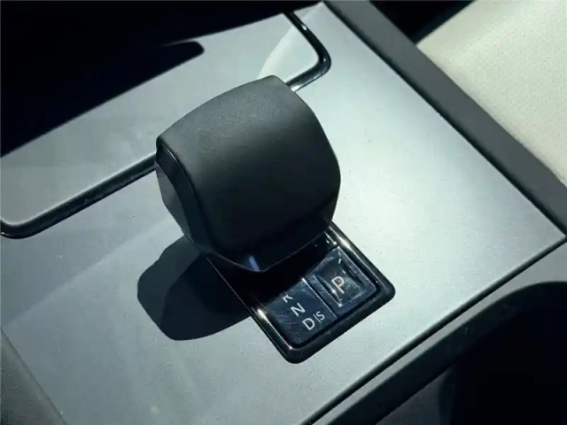 Land Rover Discovery Sport p270e phev awd bva — photo 25