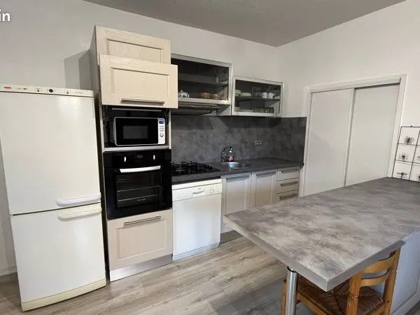 Meublé 42 m2, chambre séparée, + grande cave