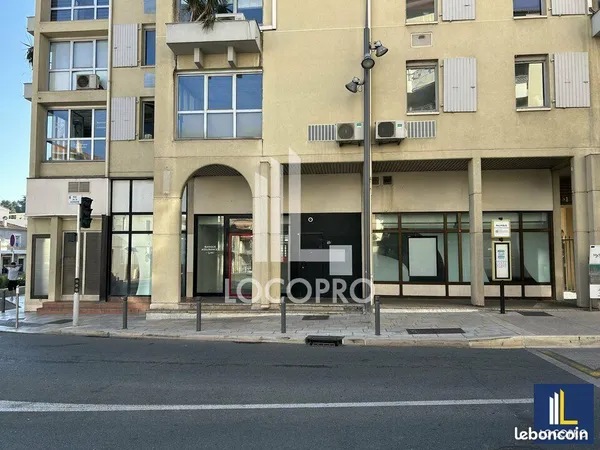 A LOUER - LOCAL COMMERCIAL - 125 M2 - CANNES LA BOCCA