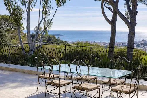 Villa 10 pièces 389 m²