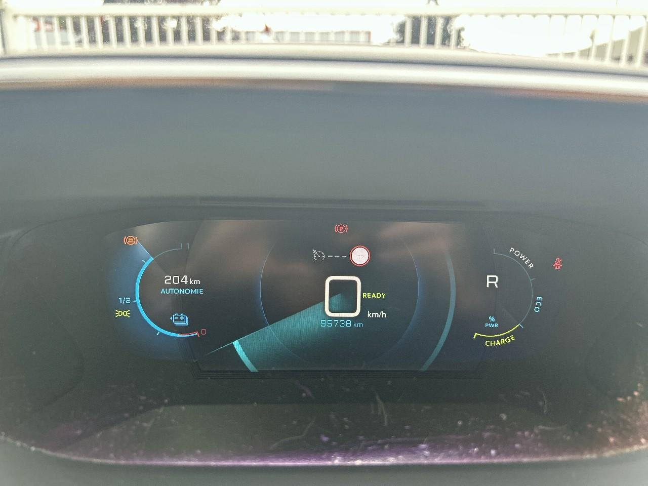 Peugeot 208 e-208 136ch gt — photo 15