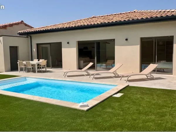 Villa avec piscine à Allan - disponible 18 sept. à fin avril - 600/sem ou 1900/mois