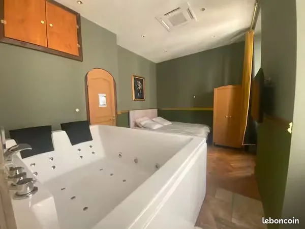 T2 meublé de caractère avec jacuzzi - Joliette / Euromed - 3 à 8 mois