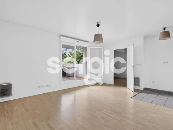CARRIERES-SOUS-POISSY - T2 42.5M² AVEC BALCON + PISCINE + PARKING - LIBRE D'OCCUPATION
