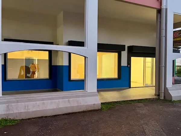 🏢 Local commercial / professionnel à vendre ou à louer - 80 m² - Saint-André