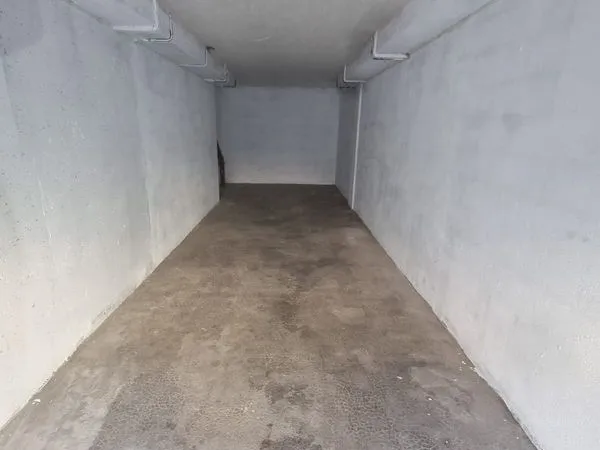 Grand garage double fermé (box 25 m²) en résidence sécurisée - Bandol