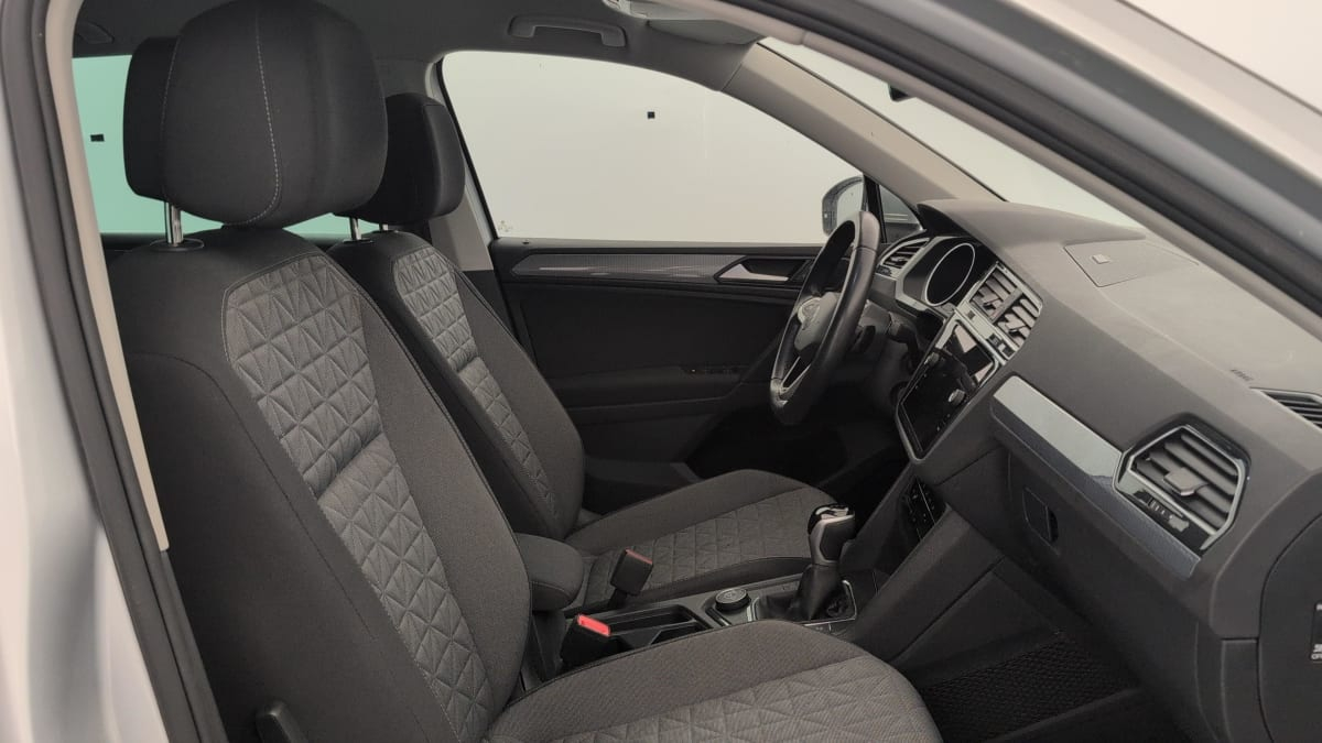 Volkswagen Tiguan — photo 9
