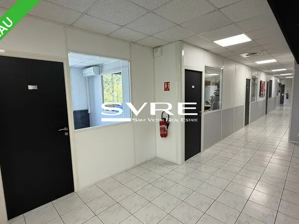 Local professionnel 860 m²