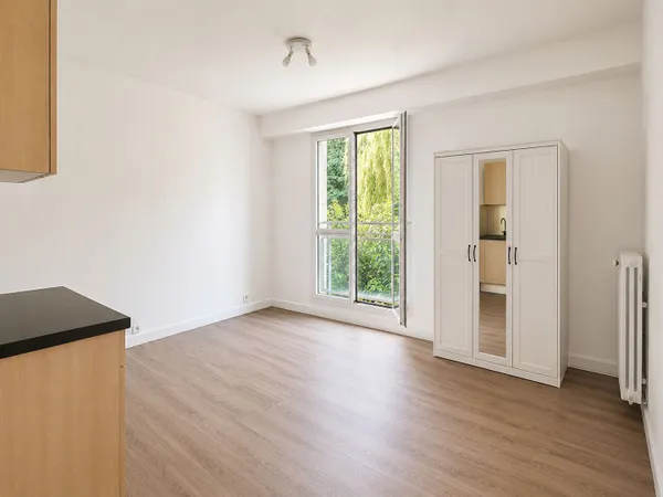 LOUVECIENNES - STUDIO
