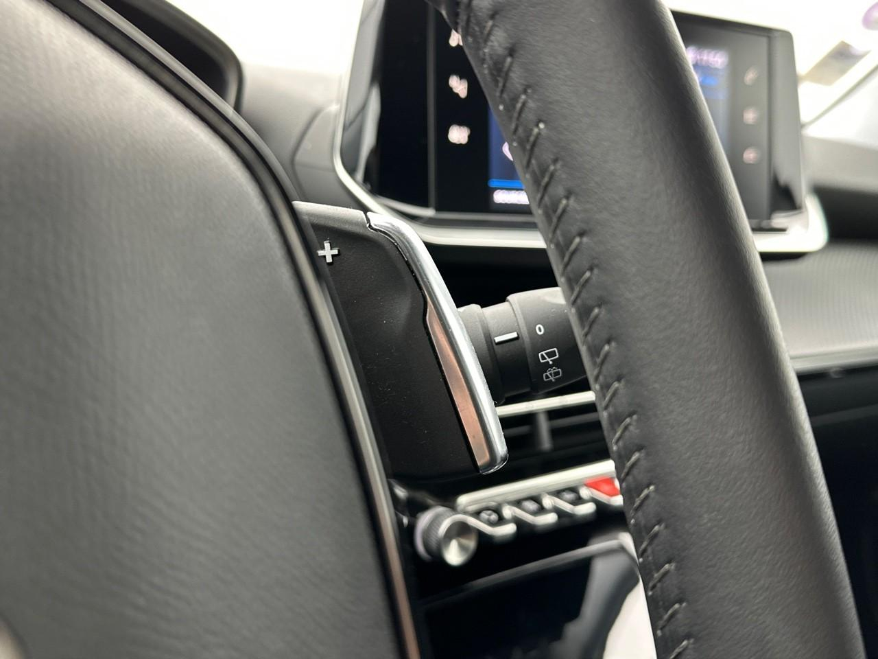 Peugeot 2008 puretech 130 s&s eat8 allure — photo 20