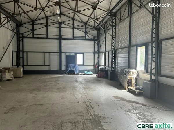 LOCAL D'ACTIVITE 261 m² VARCES ALLIERES ET RISSET