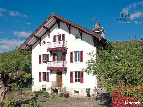 Maison 7 pièces 219 m²