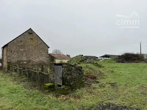 Bâtisse en pierre à rénovée sur 1500 m² de terrain