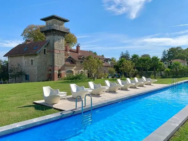 Biarritz — Domaine Hôtelier De Prestige Avec Réserve Fonciè