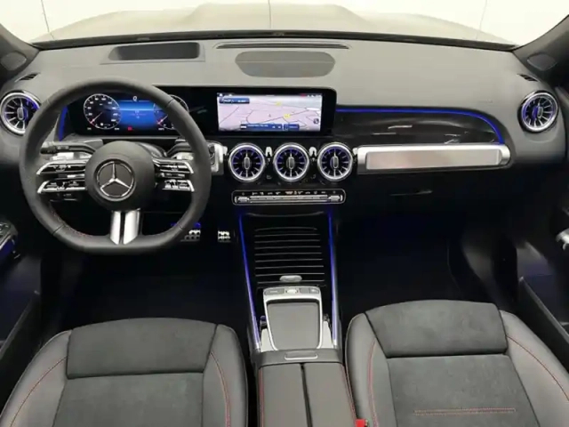 Mercedes Glb 200 d amg line — photo 11