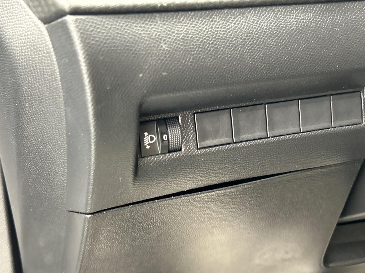 Peugeot 2008 hybrid 136 e-dcs6 active — photo 22