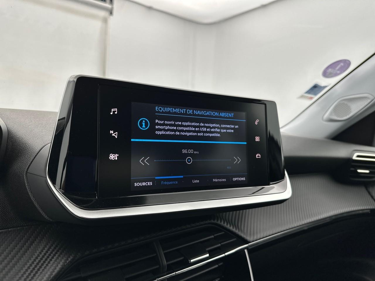 Peugeot 2008 puretech 130 s&s bvm6 style — photo 10
