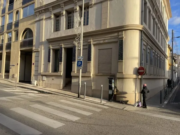 Bureau 6 pièces 185 m²