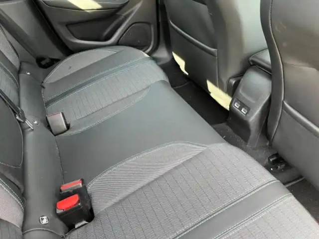 Peugeot 208 e- 136ch allure pack — photo 9