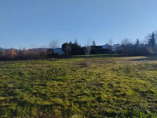 Terrain 750 m²