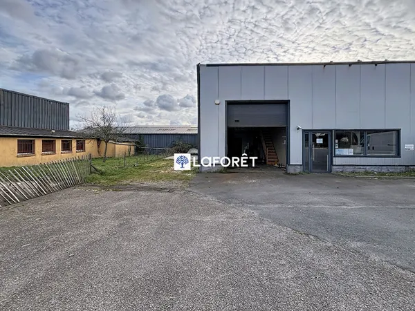 Local commercial 4 pièces 266 m²