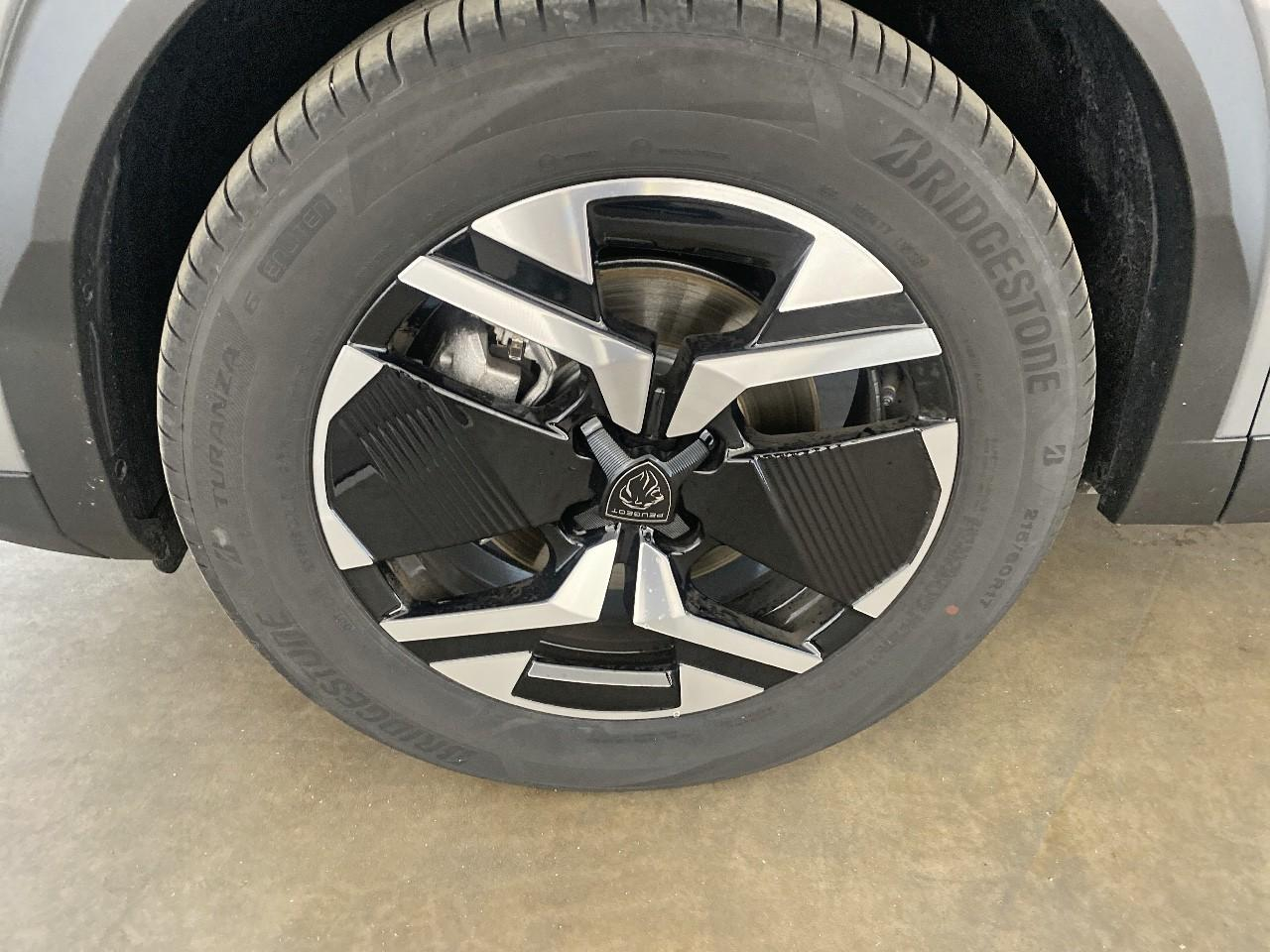 Peugeot 2008 hybrid 145 ch e-dcs6 allure — photo 11