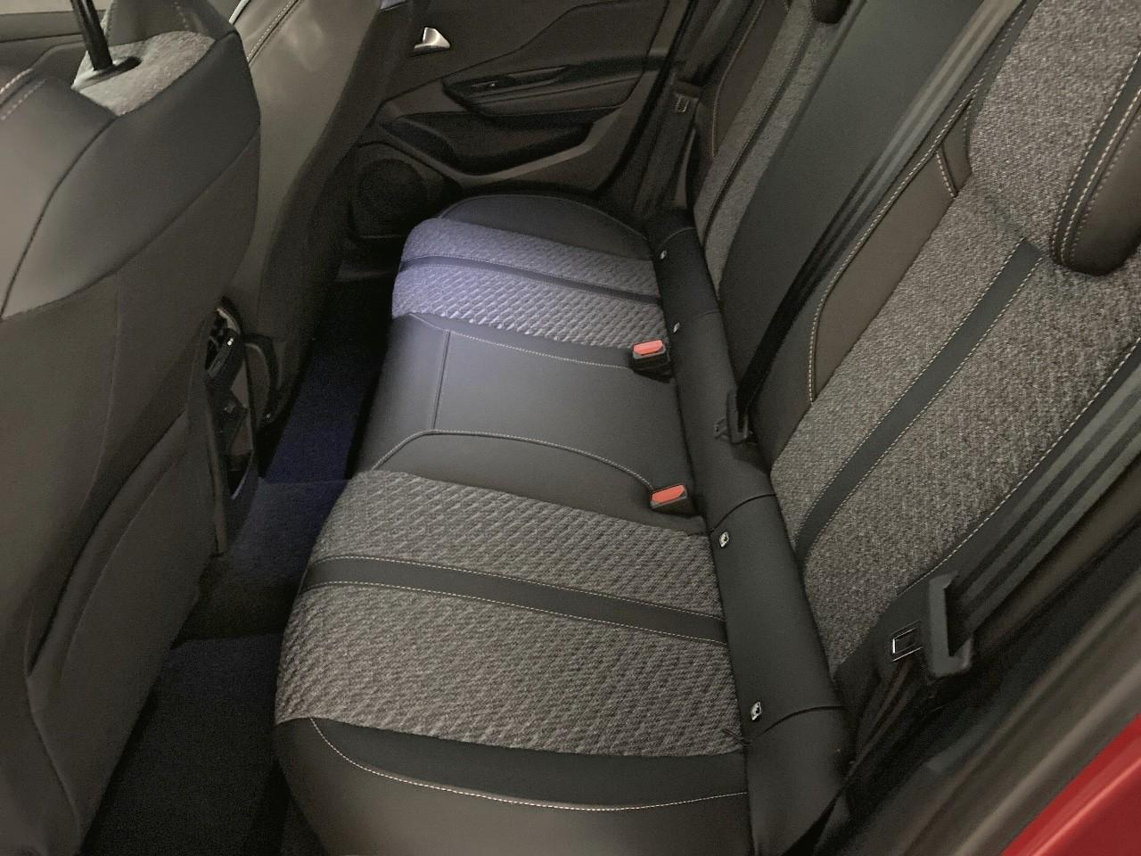 Peugeot 308 hybrid 145 e-dcs6 allure — photo 10