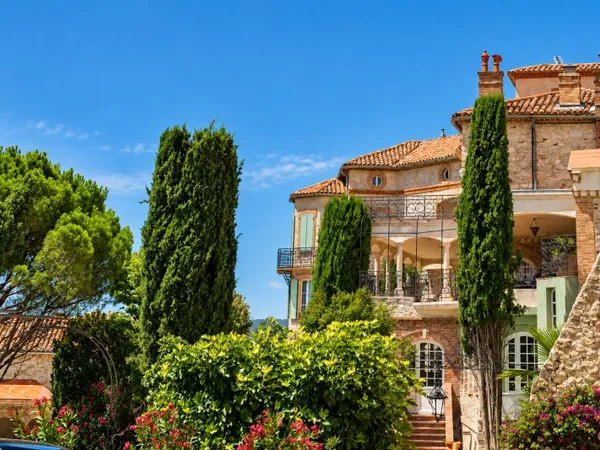 Exclusivité : PROPRIÉTÉ HISTORIQUE D'EXCEPTION AVEC VUE PANORAMIQUE