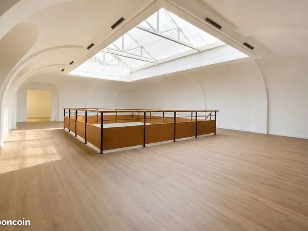 Bureaux 3 617 m²