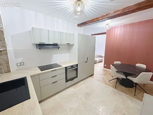 Location T2 rénové et meublé à la Croix-Rousse