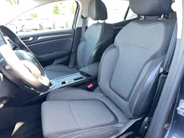 Renault Megane iv berline blue dci 115 — photo 9