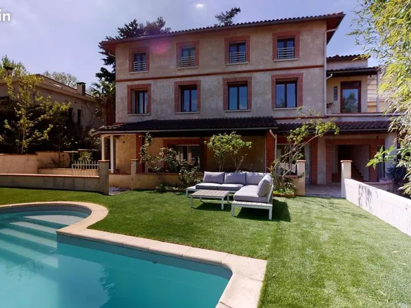 Maison 1 pièce 303 m²