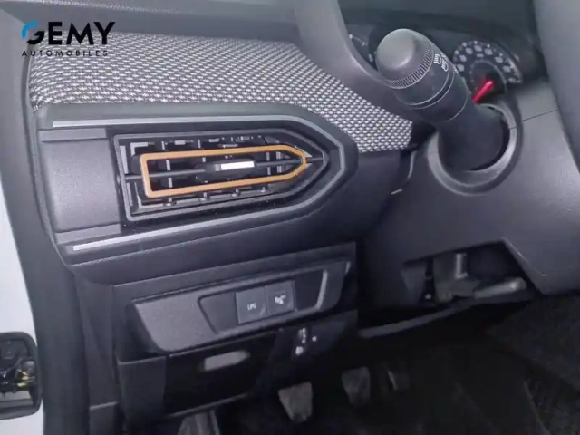 Dacia Sandero eco-g 100 — photo 31