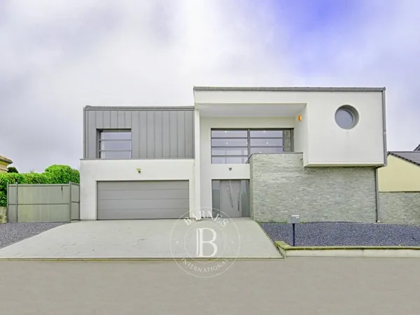 Maison 8 pièces 256 m²