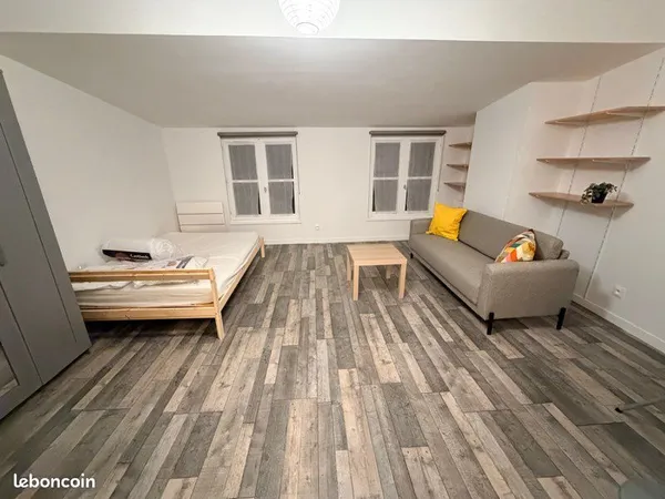 Loue studio 32m2 place Camille Julian