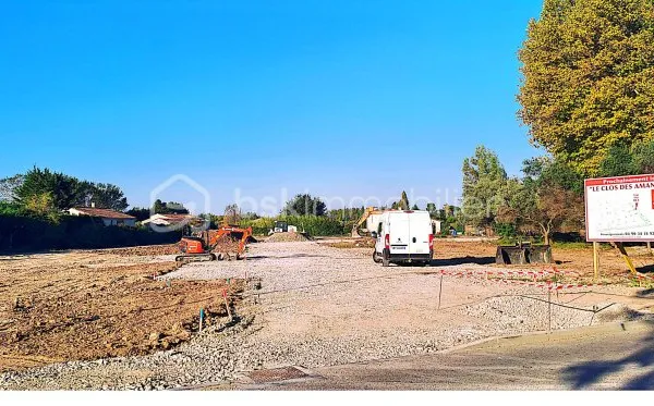 Terrain 742 m²