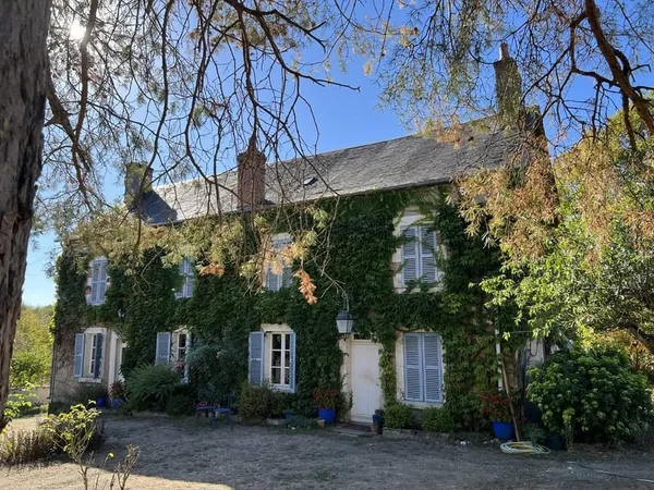 Propriété 1ha27 : maison ancienne, écurie 4 boxes, prairies