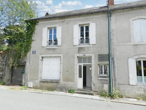 A vendre Gramat centre, immeuble de rapport comportant 2 T3, terrain 1 157 m²