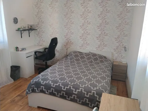 Chambre meublée