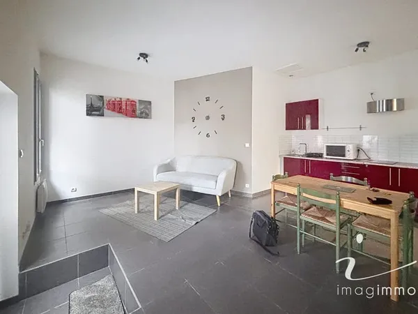À LOUER APPARTEMENT MEUBLÉ CENTRE DE MAUGUIO
