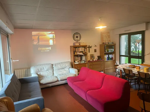 Loue chambre en colocation dans maison
