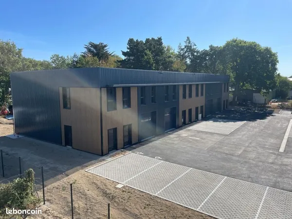 Local d'activité 246 m²