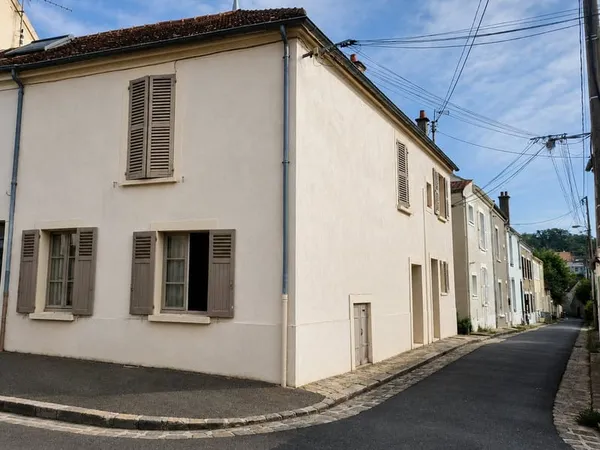 Immeuble avec local professionnel et duplex