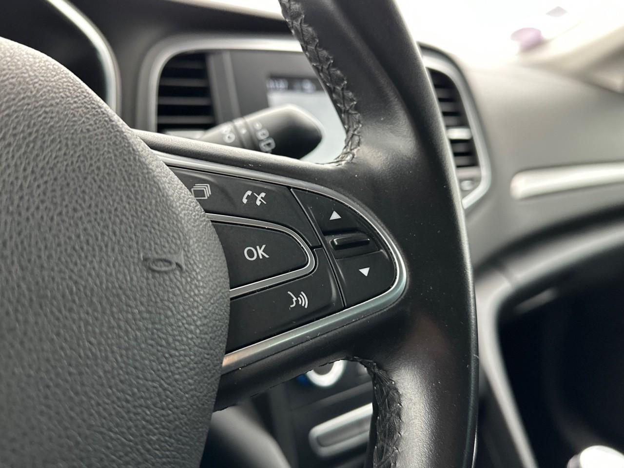 Renault Megane megane iv berline tce 130 energy intens — photo 19