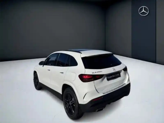 Mercedes Gla 250 e hybrid eq amg line — photo 3